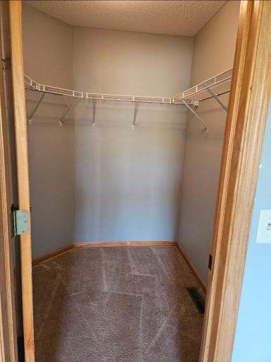 8330 Parkview Avenue NE, Elk River, MN 55330