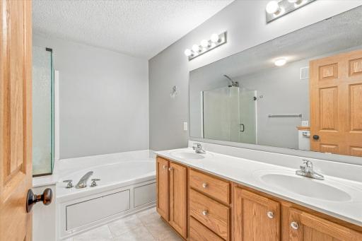 2442 Autumn Ridge Court, Chanhassen, MN 55317