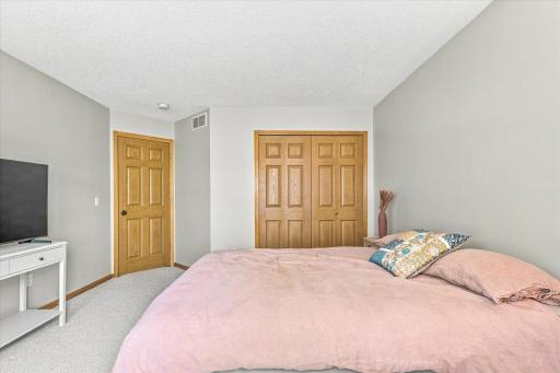 2442 Autumn Ridge Court, Chanhassen, MN 55317