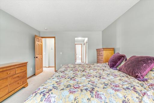 2442 Autumn Ridge Court, Chanhassen, MN 55317
