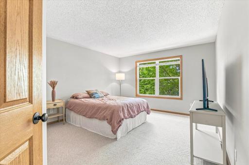 2442 Autumn Ridge Court, Chanhassen, MN 55317