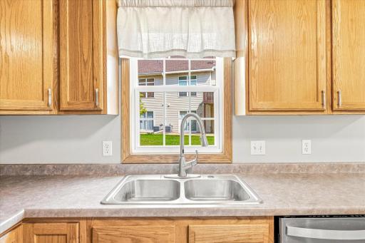 2442 Autumn Ridge Court, Chanhassen, MN 55317