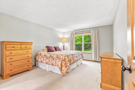 2442 Autumn Ridge Court, Chanhassen, MN 55317