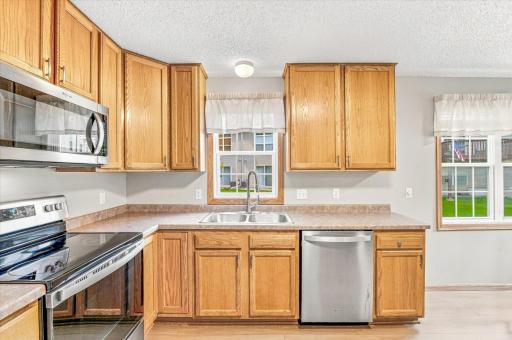 2442 Autumn Ridge Court, Chanhassen, MN 55317