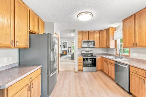 2442 Autumn Ridge Court, Chanhassen, MN 55317