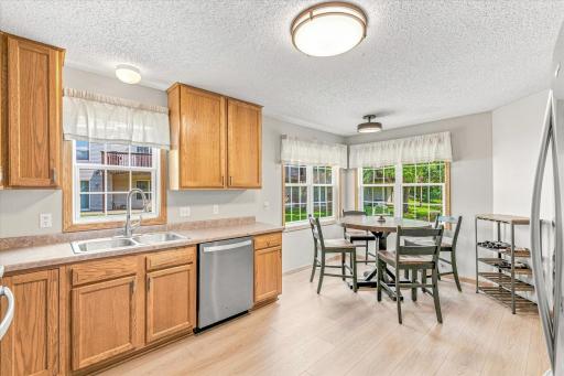2442 Autumn Ridge Court, Chanhassen, MN 55317