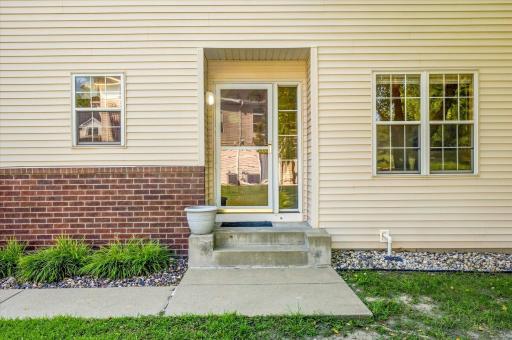 2442 Autumn Ridge Court, Chanhassen, MN 55317