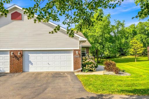 2442 Autumn Ridge Court, Chanhassen, MN 55317