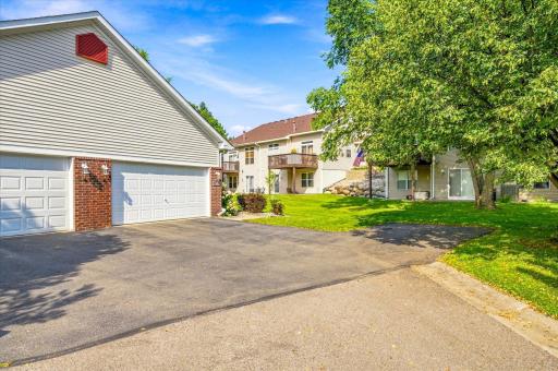 2442 Autumn Ridge Court, Chanhassen, MN 55317