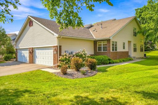 2442 Autumn Ridge Court, Chanhassen, MN 55317