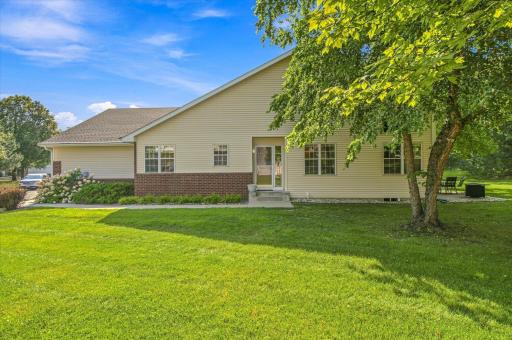 2442 Autumn Ridge Court, Chanhassen, MN 55317