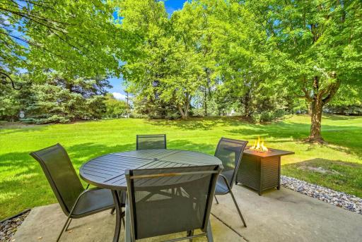 2442 Autumn Ridge Court, Chanhassen, MN 55317