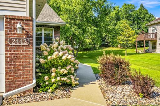 2442 Autumn Ridge Court, Chanhassen, MN 55317