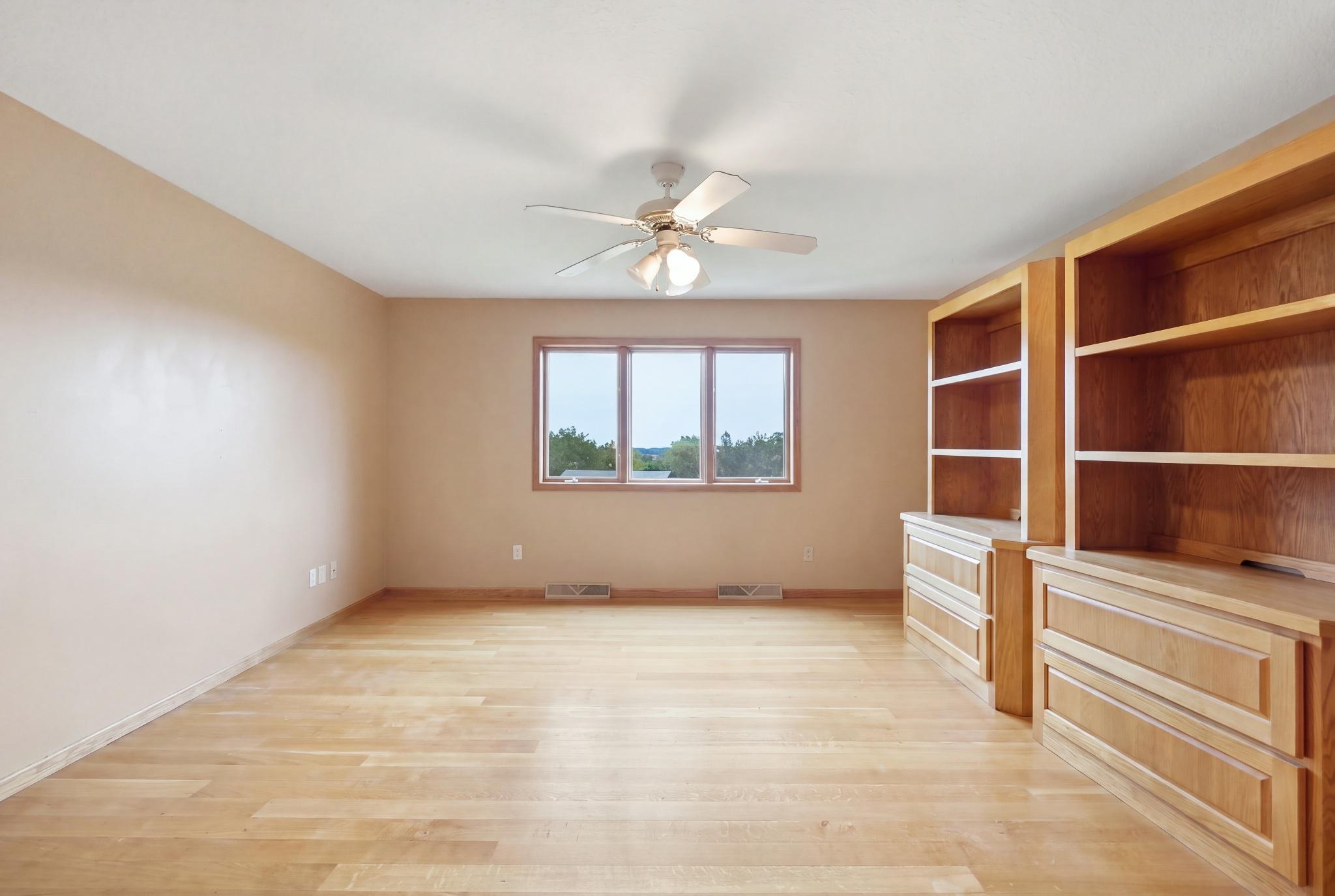 8925_280th_Street_West_Northfield_MN_USA_046.jpg