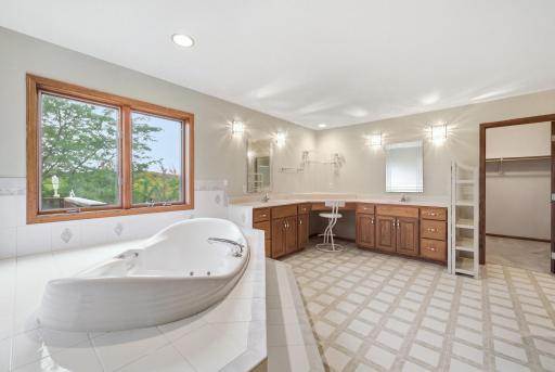 8925_280th_Street_West_Northfield_MN_USA_037.jpg
