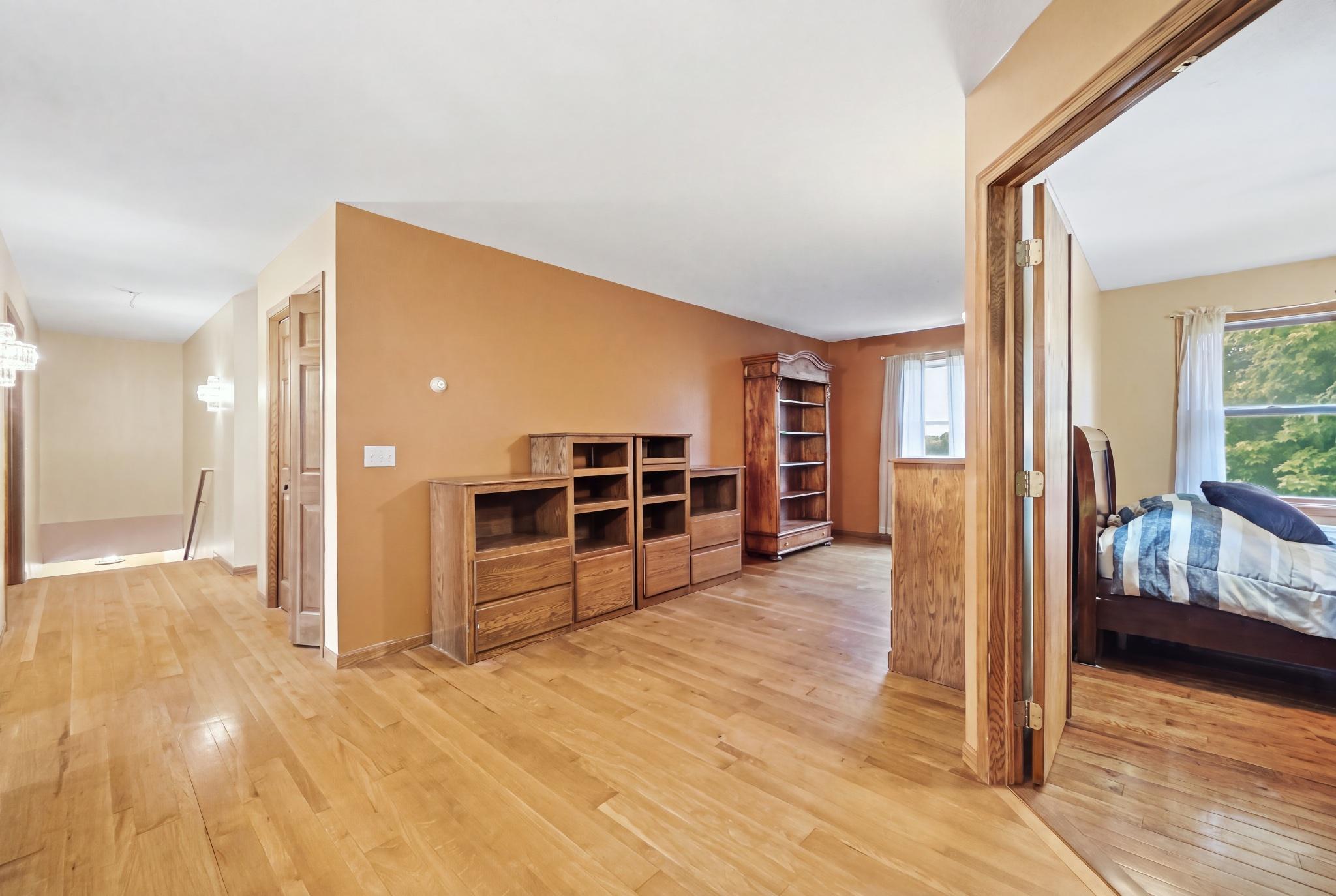 8925_280th_Street_West_Northfield_MN_USA_032.jpg