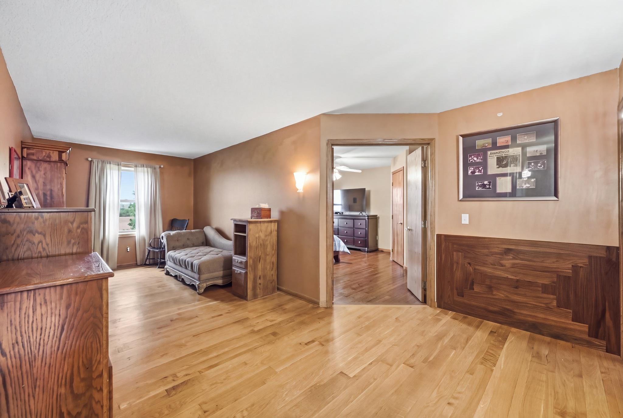 8925_280th_Street_West_Northfield_MN_USA_033.jpg
