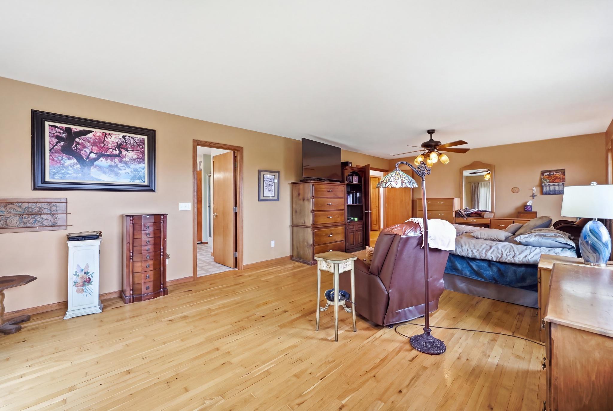 8925_280th_Street_West_Northfield_MN_USA_035.jpg