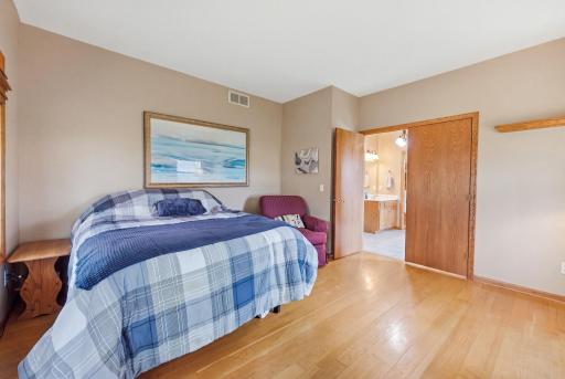 8925_280th_Street_West_Northfield_MN_USA_006.jpg