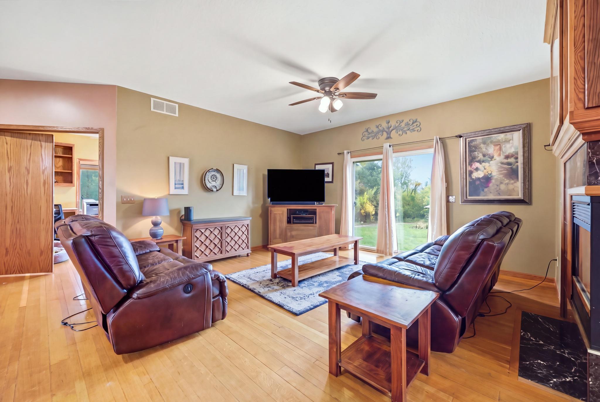 8925_280th_Street_West_Northfield_MN_USA_013.jpg