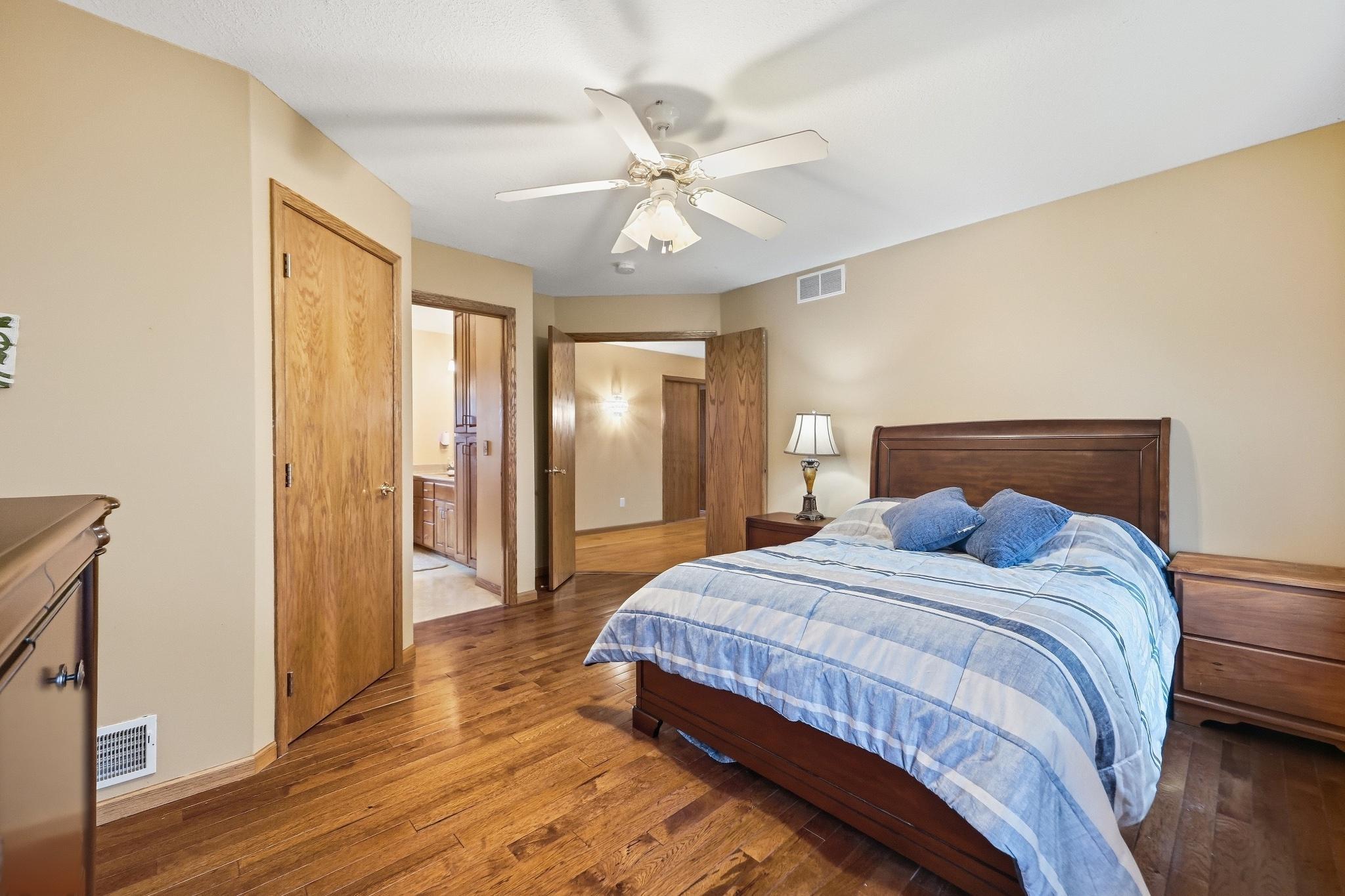 8925_280th_Street_West_Northfield_MN_USA_030.jpg