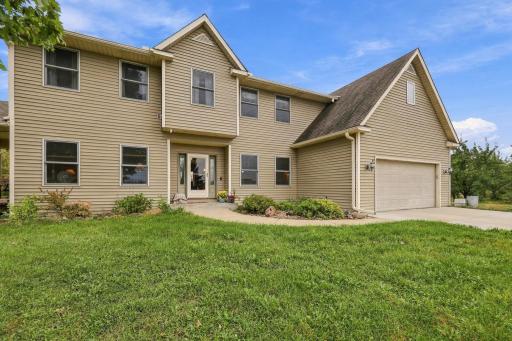 8925_280th_Street_West_Northfield_MN_USA_001.jpg