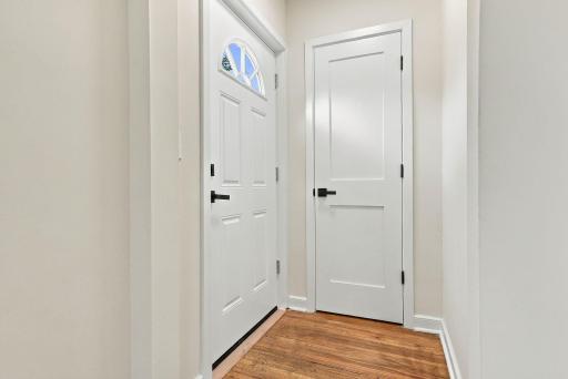 7-web-or-mls-3746_Russell_Avenue_North_Minneapolis_02916.jpg