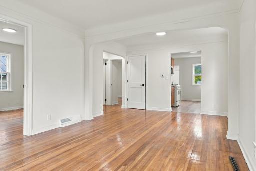 10-web-or-mls-3746_Russell_Avenue_North_Minneapolis_02926.jpg