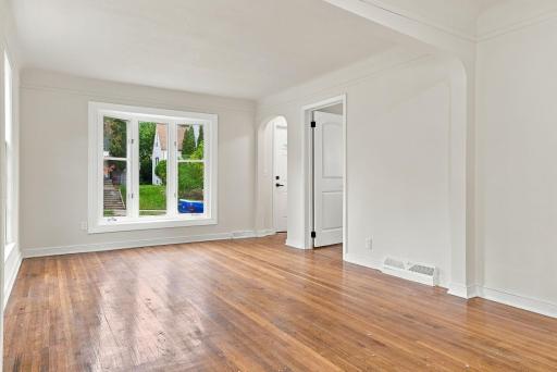 12-web-or-mls-3746_Russell_Avenue_North_Minneapolis_02931.jpg