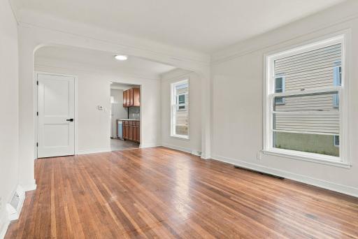 8-web-or-mls-3746_Russell_Avenue_North_Minneapolis_02921.jpg