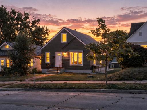 5-web-or-mls-3746_Russell_Avenue_North_Minneapolis_TW_002.jpg