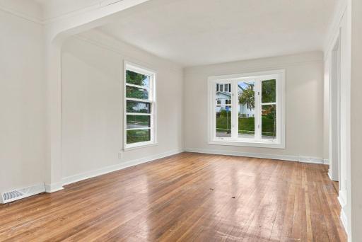 14-web-or-mls-3746_Russell_Avenue_North_Minneapolis_02936.jpg