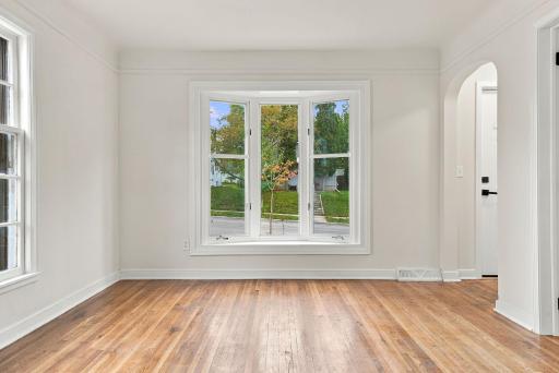 16-web-or-mls-3746_Russell_Avenue_North_Minneapolis_02941.jpg