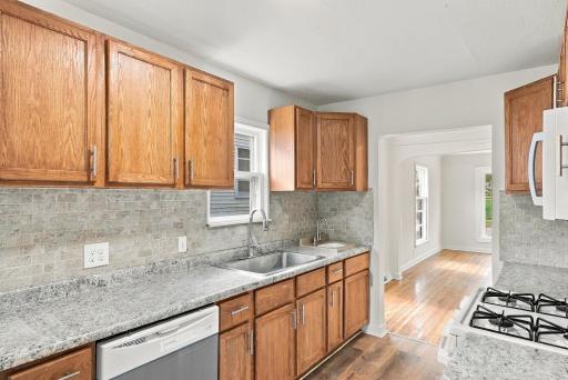 26-web-or-mls-3746_Russell_Avenue_North_Minneapolis_02986.jpg