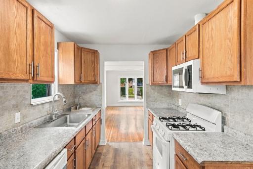 27-web-or-mls-3746_Russell_Avenue_North_Minneapolis_02991.jpg