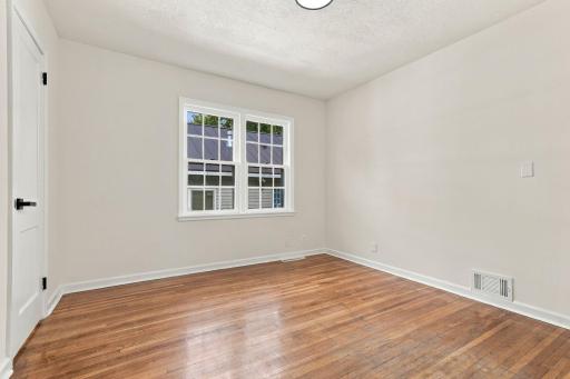 37-web-or-mls-3746_Russell_Avenue_North_Minneapolis_03021.jpg