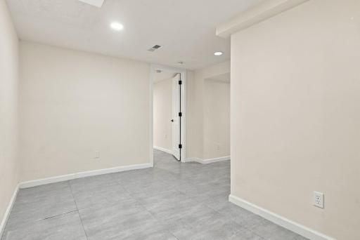 55-web-or-mls-3746_Russell_Avenue_North_Minneapolis_03076.jpg