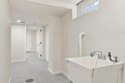 62-web-or-mls-3746_Russell_Avenue_North_Minneapolis_03111.jpg