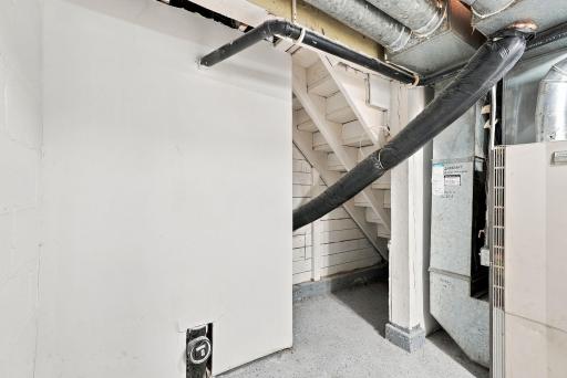 63-web-or-mls-3746_Russell_Avenue_North_Minneapolis_03116.jpg