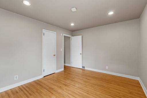 906 Sherwood Avenue, Saint Paul, MN 55106