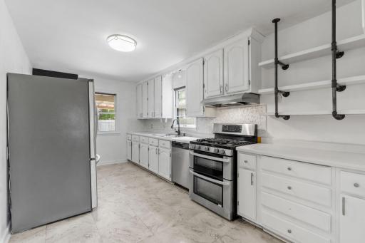 906 Sherwood Avenue, Saint Paul, MN 55106