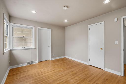 906 Sherwood Avenue, Saint Paul, MN 55106