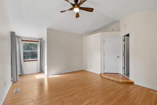 906 Sherwood Avenue, Saint Paul, MN 55106