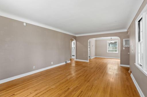 906 Sherwood Avenue, Saint Paul, MN 55106