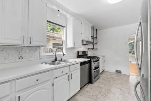 906 Sherwood Avenue, Saint Paul, MN 55106