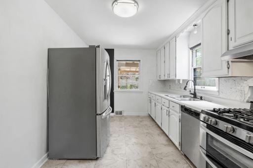 906 Sherwood Avenue, Saint Paul, MN 55106