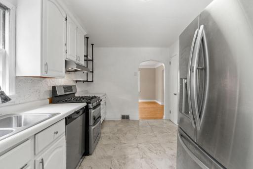 906 Sherwood Avenue, Saint Paul, MN 55106