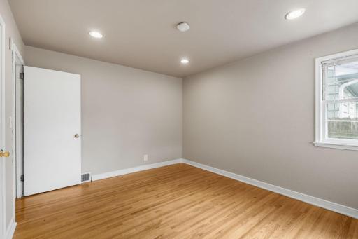 906 Sherwood Avenue, Saint Paul, MN 55106