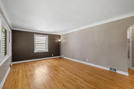 906 Sherwood Avenue, Saint Paul, MN 55106