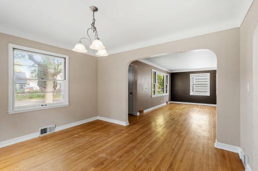 906 Sherwood Avenue, Saint Paul, MN 55106